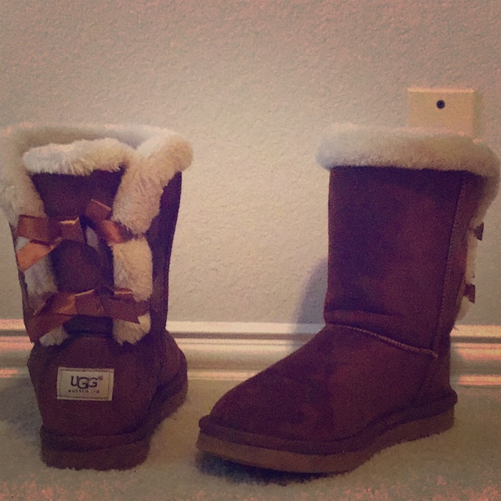 Chestnut Bailey bow || UGGS boots | ‼️ON HOLD‼️